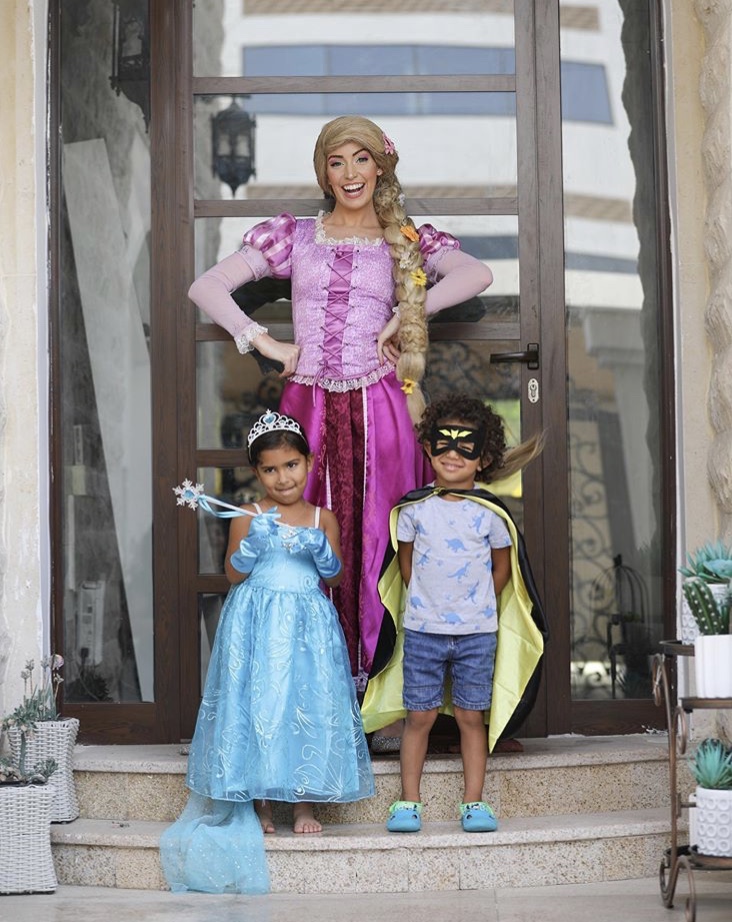 aljalilauae's tweet photo. #FollowFriday @princesspartiesuae @instagram for more 'Doorstep Princess Portraits' from the wonderful #fundraising campaign to help sick children @JalilaChildrens.
#SpreadKindnessFaster #Farah #TransformingLives
https://t.co/4KiJl5Podg @SocioLadder_me https://t.co/N5LkOWO54o