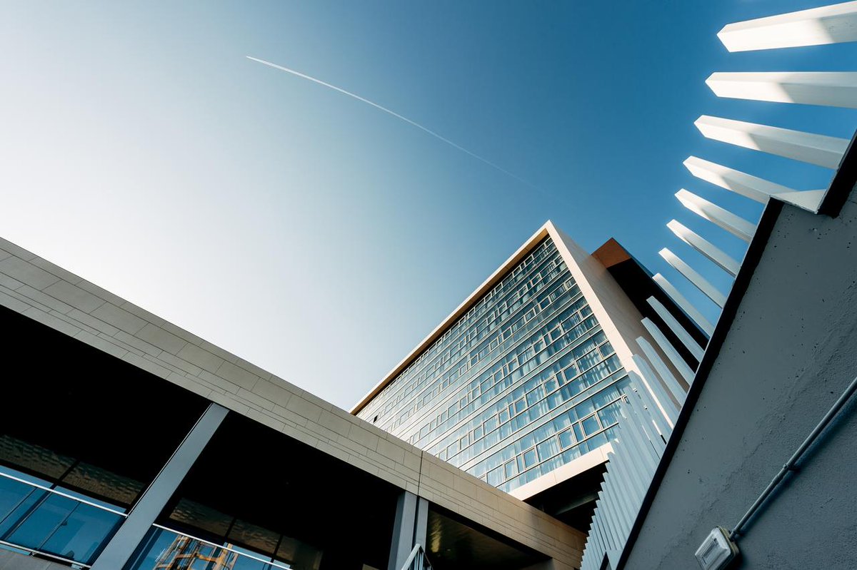 azzHoteles's tweet photo. Cerramos la semana con más buenas noticias. Desde hoy viernes 3 de julio abrimos nuestro hotel @ValenciaCongres  de #Paterna con todas las medidas de protección e higiene necesarias para hacer de tu estancia una experiencia inolvidable. Os esperamos

#HotelesParaVolver https://t.co/05JdWG1WsH
