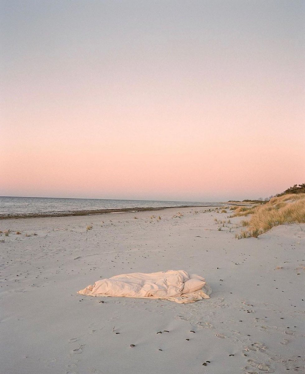 It's Friday!!! We're dreaming of candy floss skies and the soothing sound of the ocean... #sezane #summer #paris
