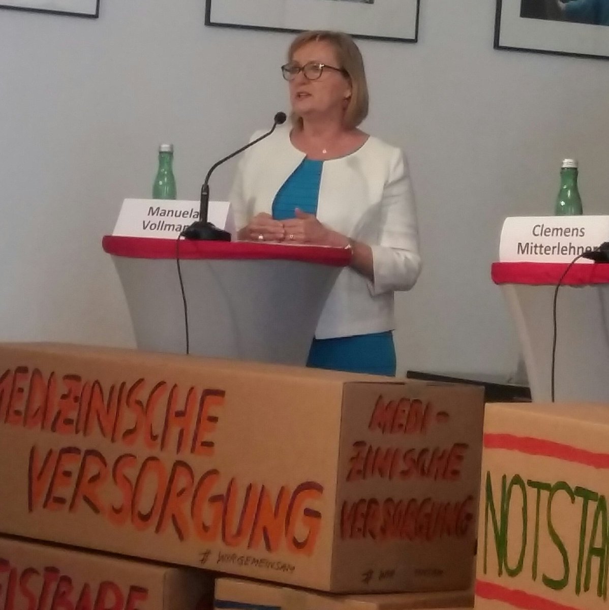gabihorak's tweet photo. @ManuelaVollmann on fire: Jeder Euro im Konjunkturpaket muss Kriterien der Gleichstellung standhalten 👏👏 #armutskonferenz https://t.co/1YZB8fZd2x