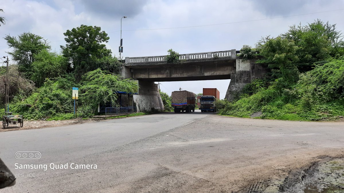 DevelopedSurat's tweet photo. #850_mtr #_6Lane #Fly_Over_Bridge over #Canal , #Hazira_Railway_Line & #Outer_Ring_Road @ #Saroli
as #Surat_Entry from #Olpad
#ઓલપાડ થી #સુરત આવતા #કેનાલ ,
#હાઇવે & રેલવે_લાઈન ની ઉપર
#સરોલી & #જહાંગીરપૂરા ની વચ્ચે
#6_લેનનો #ફ્લાય_ઓવરબ્રિજ
#yes_icc Clicked by #FenilThakkar https://t.co/s9g0u1oDlB
