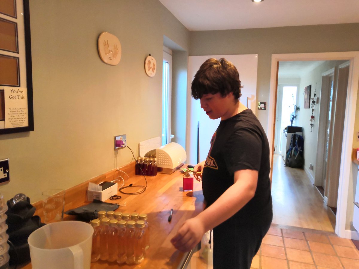 outdoor_gems's tweet photo. The kids (and I) foraged loads of wildfoods and made 80 bottles of gin for their school teachers..... After 8years we figured we owe them a drink!
#ForagersKitchen #Gin #GinParty #school #sayinggoodbye #foraging https://t.co/fMoLWgIvoj