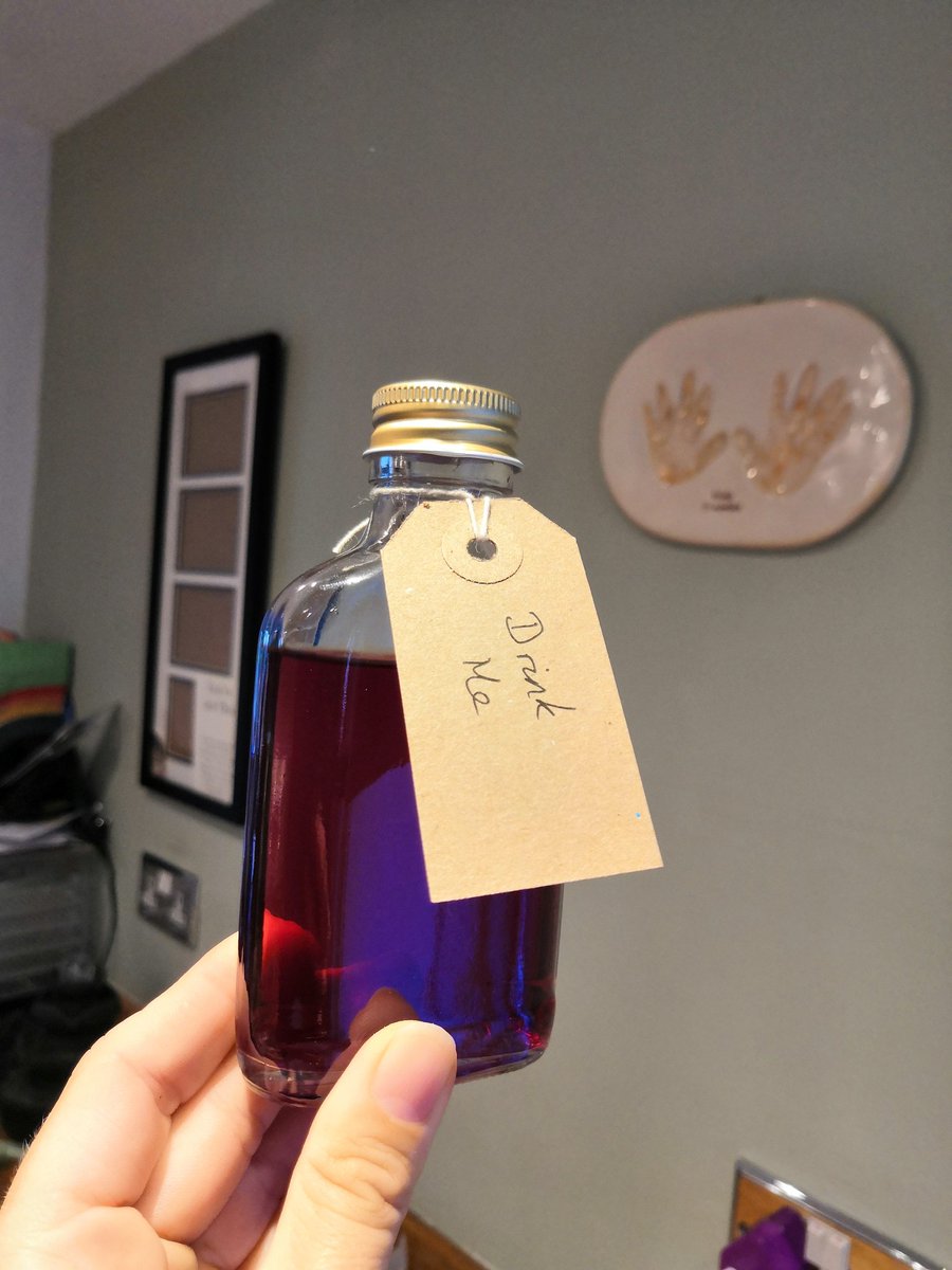 outdoor_gems's tweet photo. The kids (and I) foraged loads of wildfoods and made 80 bottles of gin for their school teachers..... After 8years we figured we owe them a drink!
#ForagersKitchen #Gin #GinParty #school #sayinggoodbye #foraging https://t.co/fMoLWgIvoj