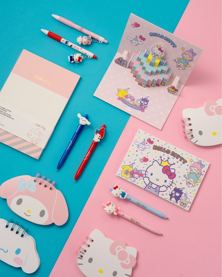 miniso_uae's tweet photo. Wow Wow!! 🎉🎊🎀🎈Here we introduce our new friend, COMING SOON on Miniso Stores. Hello kitty will be on our stores soon. 😊😍❤
Click the link to buy products online: https://t.co/S0KLWAzbrZ
#miniso #minisouae #hellokitty #newseries #newcollection #love #fashion #style #follow https://t.co/DzL4MAYVyw