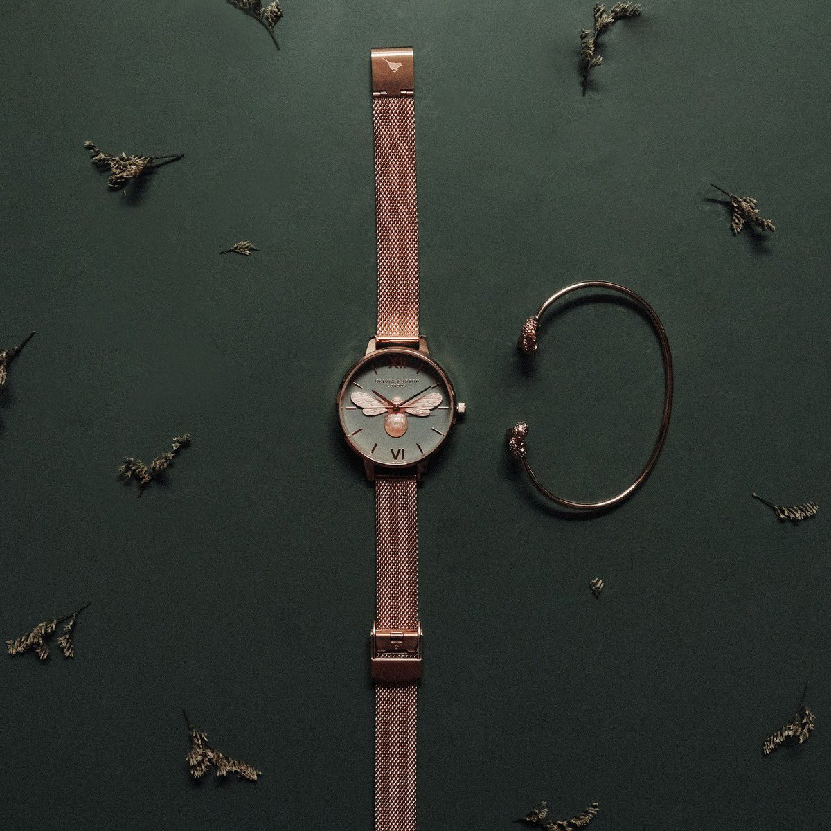 PondokIndahMall's tweet photo. Hi customer setia The Watch Co. kapan terakhir kali kamu cek kondisi jam tangan kamu? Yuk ke store The Watch Co. karena selama bulan Juli ini kami akan bantu kamu untuk membersihkan dan mengganti baterai jam tangan kamu yang sudah habis. It's FREE and #MakeItNewAgain https://t.co/ec6RbBwgOD