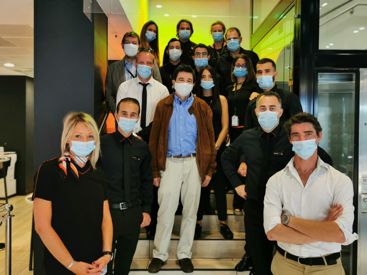 Olivier_Mast's tweet photo. De belles rencontres ce matin à la boutique de #Marseille Canebière. Toute l'équipe vous attend et vous accueille avec le sourire  @chrisfresnel @nicolasfoin @OrangePACA @Orange_France https://t.co/2JGQTBwa8Y