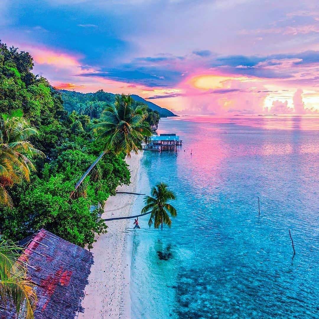 tripbigs's tweet photo. The Raja Ampat Islands are an Indonesian archipelago off the northwest tip of Birdโs Head Peninsula in West Papua.
#piaynemo #rajaampat #wayag #rajaampattrip #rajaampatisland #misool #papua #triprajaampat #wonderfulindonesia #pesonaindonesia #travel #misooltrip #piaynemoisland https://t.co/WQD08hxzUn