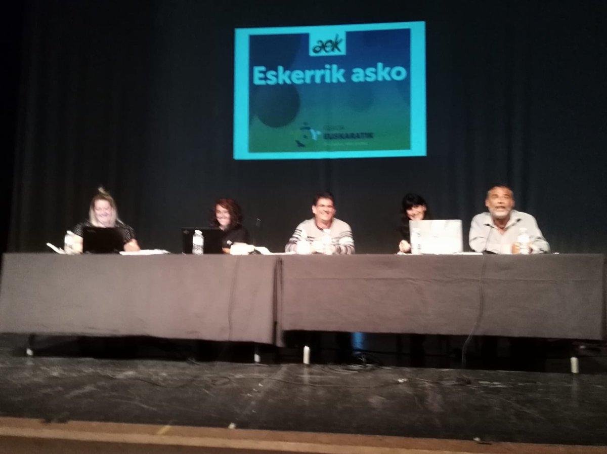 Gaur @AEK_eus.ko Batzar Nagusian @kontseilua.ren jardunaren berri ematen aritu naiz, bereziki #geroaeuskaratik dinamikaz. Eskerrik asko! https://t.co/oquGMGFL3z