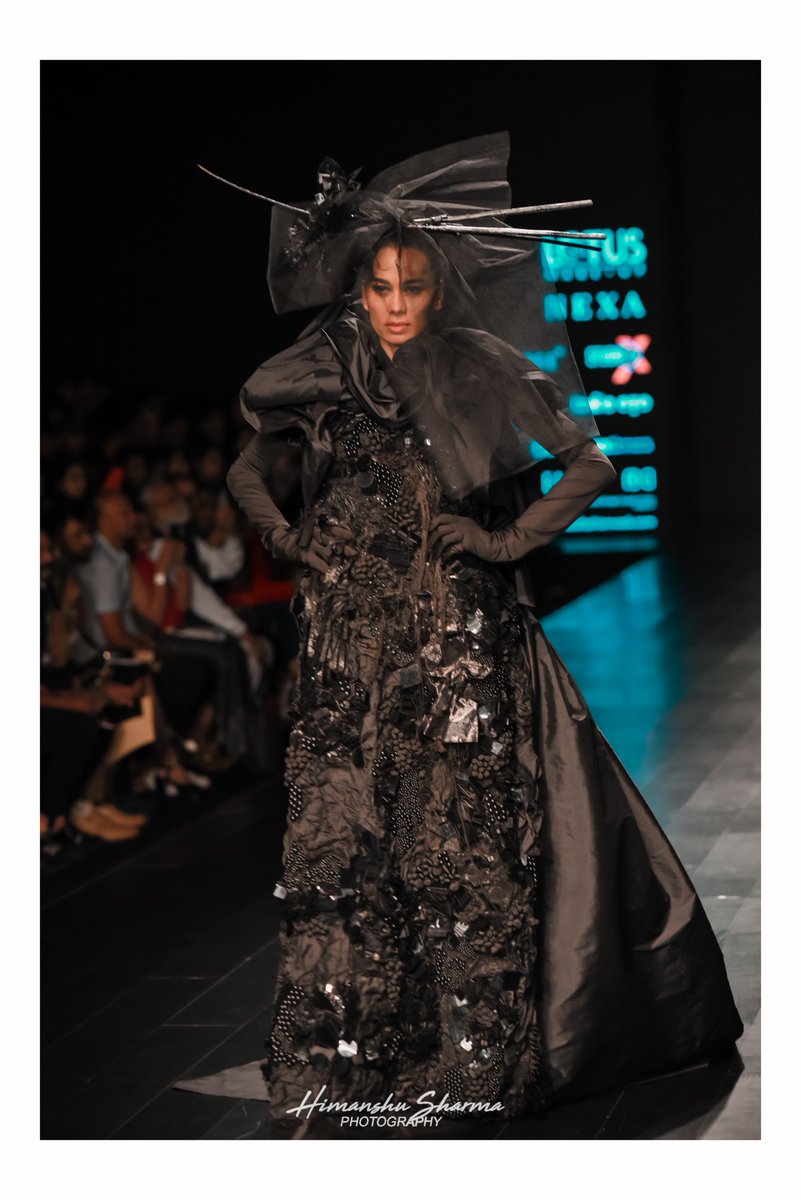 Himanshusharmap's tweet photo. Rampshow..... #editorial #magazine #justgoshoot #peoplescreatives #visualsoflife #trendingonfeed #fdci #nikonindiaofficial #graineffect #mumbai #oldfilmoverlay #runwaymodel #runwayshoot #fashionweek #fashiongram #fdciwallofframes #himanshusharmaphotography https://t.co/kiIxifjIJY