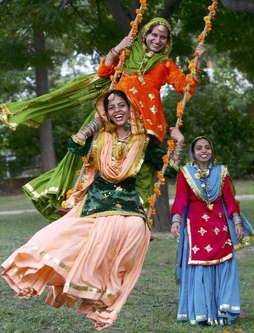 so got a piece of infro from a Punjabi so this attire is called the punjabi ghaghra and the women here can be seen participating in the punjabi folk dance called ‘giddha’