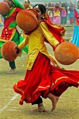 so got a piece of infro from a Punjabi so this attire is called the punjabi ghaghra and the women here can be seen participating in the punjabi folk dance called ‘giddha’