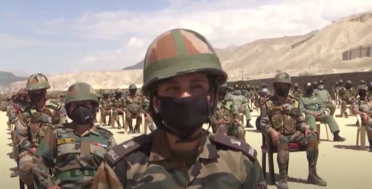 मला तुमच्यामध्ये महिला सैनिकही दिसत आहेत. रणांगणावर, सीमेवर हे पाहायला मिळणे, सर्वांनाच प्रेरणादायी आहे. - पंतप्रधान  @narendramodi  #PMInLeh  #LadakhBorder
