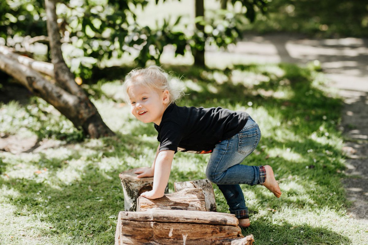 Als we jou zouden vragen: liever een paar keer een schram op het been van je kind, of dat je kind nooit een valpartij meemaakt? Wat zou jij dan antwoorden? Lees alles over risicovol spel in onze nieuwe blog: bit.ly/2NUuLFU