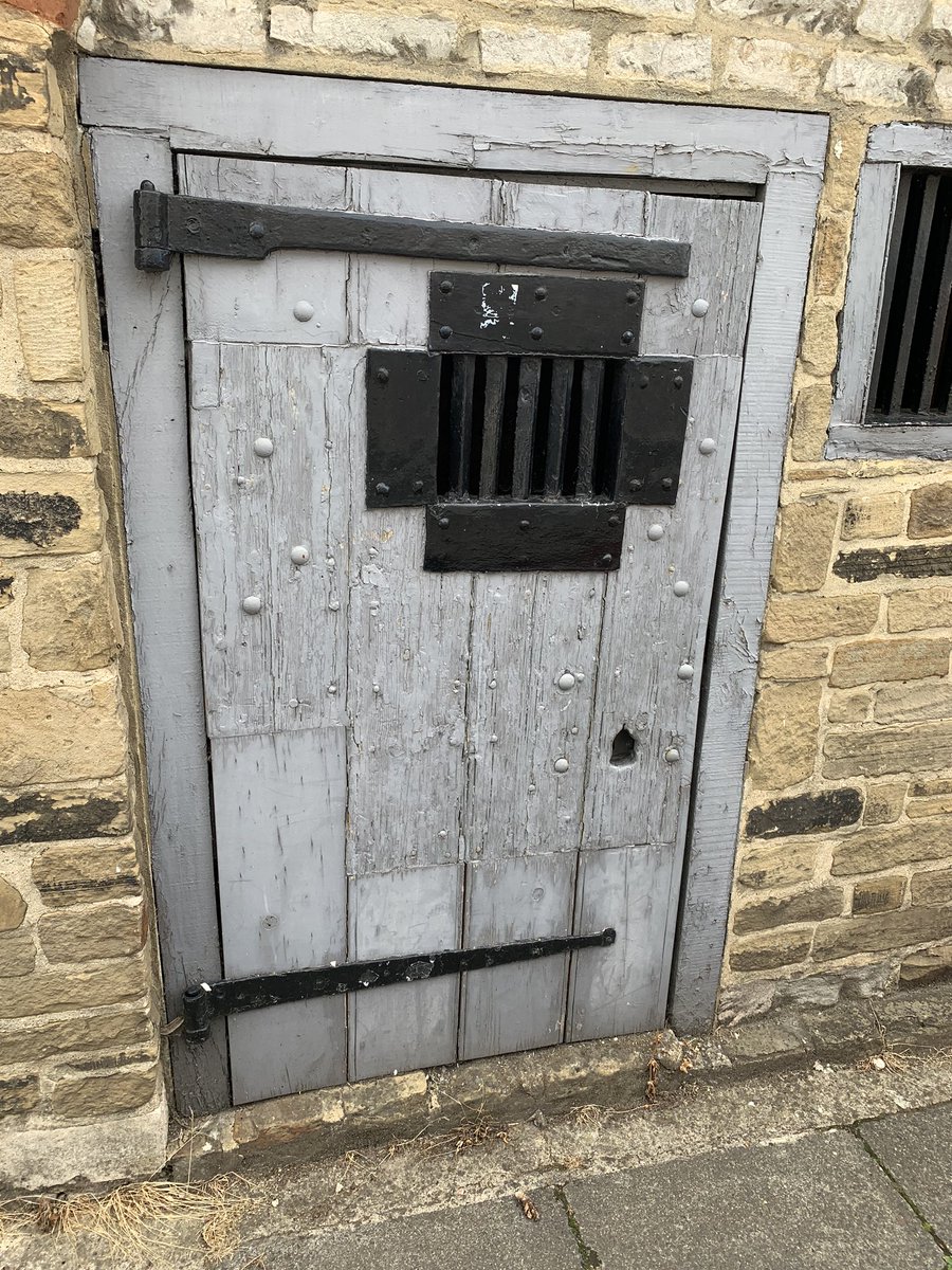 CountyBoarding's tweet photo. #LockHistory #SmallDoor #HugeLeverLock https://t.co/2NM08KZBoE