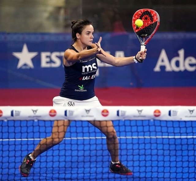 ¡Paso a semifinales! 
<a href="/PaulaJosemaria/">Paula Josemaría Martín</a> y <a href="/martamarreromar/">marta marrero marrer</a> 
📝 6-4 / 6-2
❌ Alayeto / Alayeto
#WPTEstrellaDammOpen @DXTextremadura <a href="/FJyD/">Fundación Jóvenes y Deporte 🅵🅹🆈🅳 💚🤍🖤</a>