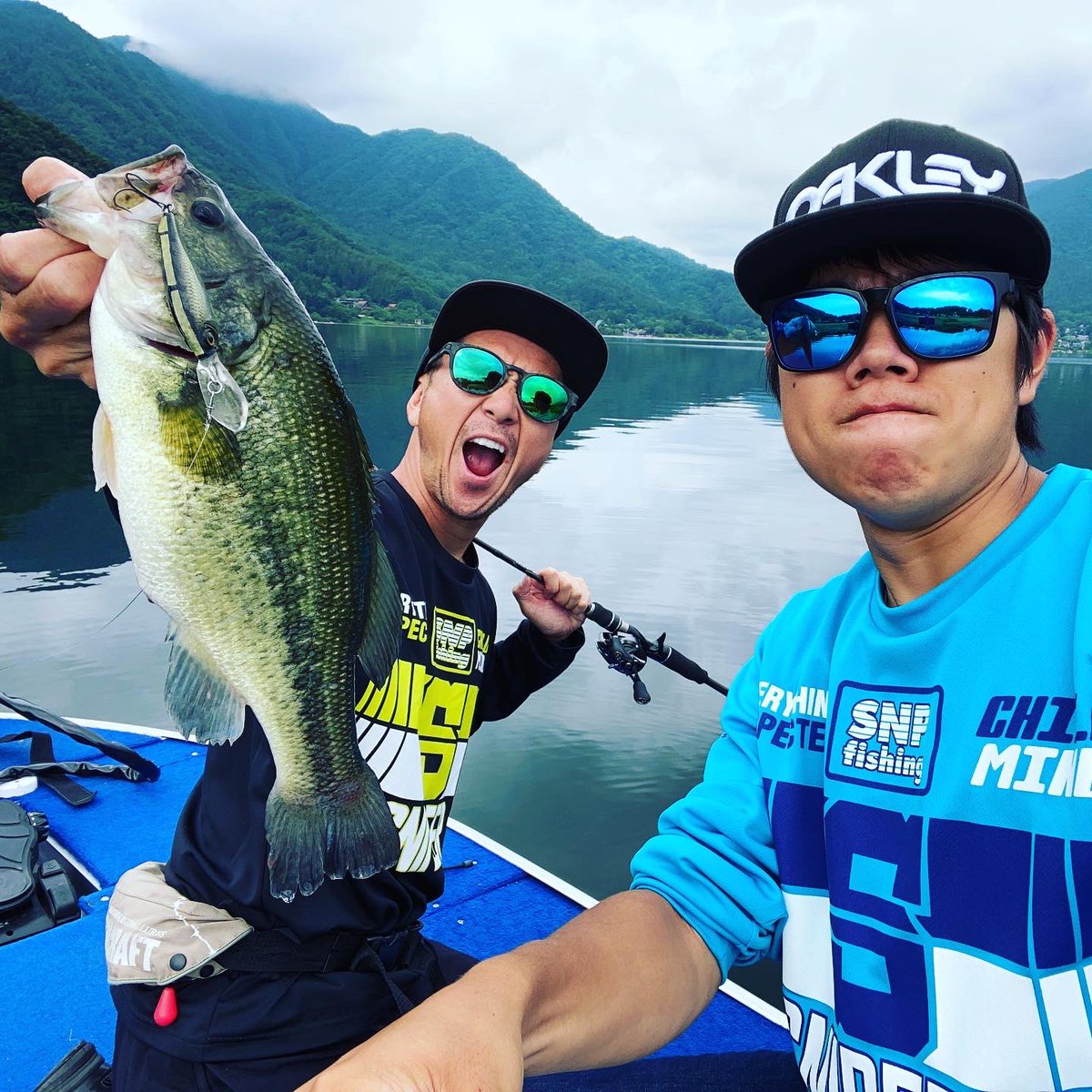 vkushiriu1091's tweet photo. 本日は、撃さんと2人でプロトのクランクシャッドをテストしてきました！🤟
とりまええ感じに仕上がってきてます😎👍
#gancraft #ガンクラフト #ガンクラ 
#プロト #クランクシャッド#oakley #oakleysunglasses #oakleyfishing #snipeer #newera #neweraoutdoor
#seaguar #シーガーr18 https://t.co/QmDrvnZVfb