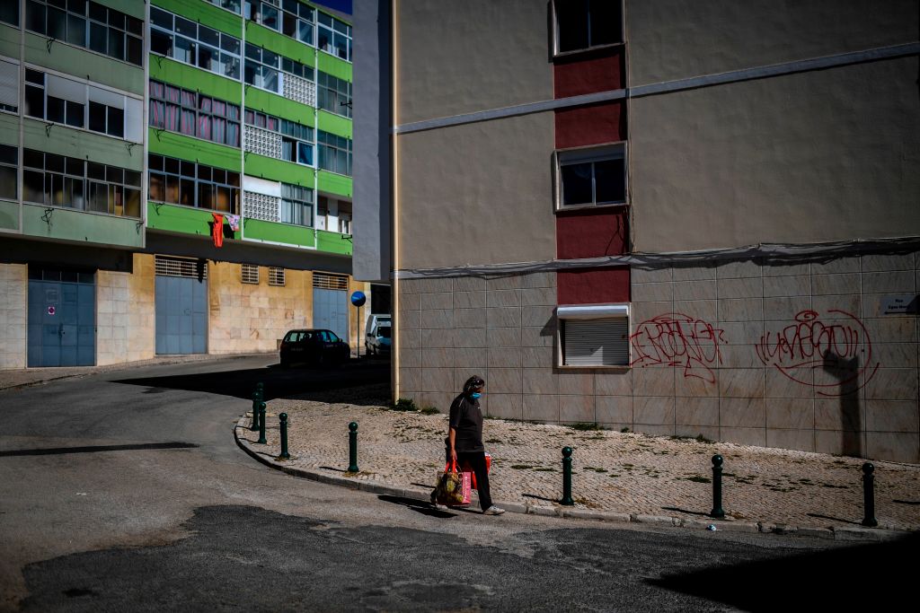 Similar clusters have also appeared Greece and Portugal:Echinos, in northern Greece, was put under a local “smart lockdown”19 neighborhoods in the Lisbon region were affectedThese areas are deprived, and home to groups of poor minorities  http://trib.al/8X05q3e 