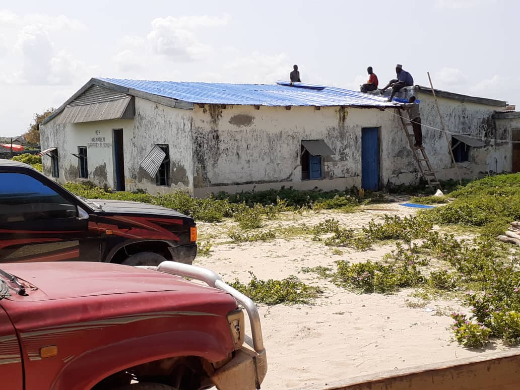 VCInitiative's tweet photo. One among the six themes of Somali Aid is Health Sector Services. @SomaliAid now runs about a dozen facilities in Somalia with others in the pipeline. Rehabilitation of facilities in order to ramp up services is thus paramount.
Pics: ongoing rehab of Ras Kamboni Health Centre https://t.co/U9rwtqYO5l