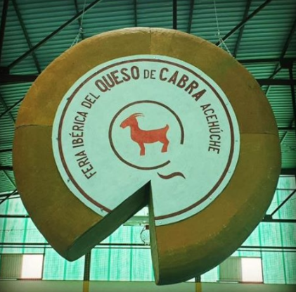 cavaquesozafra's tweet photo. 📣Enhorabuena al queso de cabra de Acehúche por conseguir la distinción DOP📣

Más información 👉https://t.co/grnPuYuF1w
#Extremaduradestinogastronómico 

Foto 
@REDEXTREMADURA
🌐https://t.co/ttoXPsLLNc

 #quesosartesanos #catascomentadas #yocomoquesoartesano #queso #food https://t.co/O9PjX5e4bw