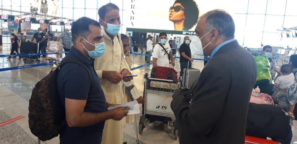 Official_PIA's tweet photo. PK-720 brought 393 passengers to Milan and left with 212 passengers onboard. The flight was arranged despite temporary suspension of PIA flights to Europe. We would endeavor to help restore regular flights between Pakistan and Italy. #Pakistan #PIA #PIACares https://t.co/XO3zWObc85