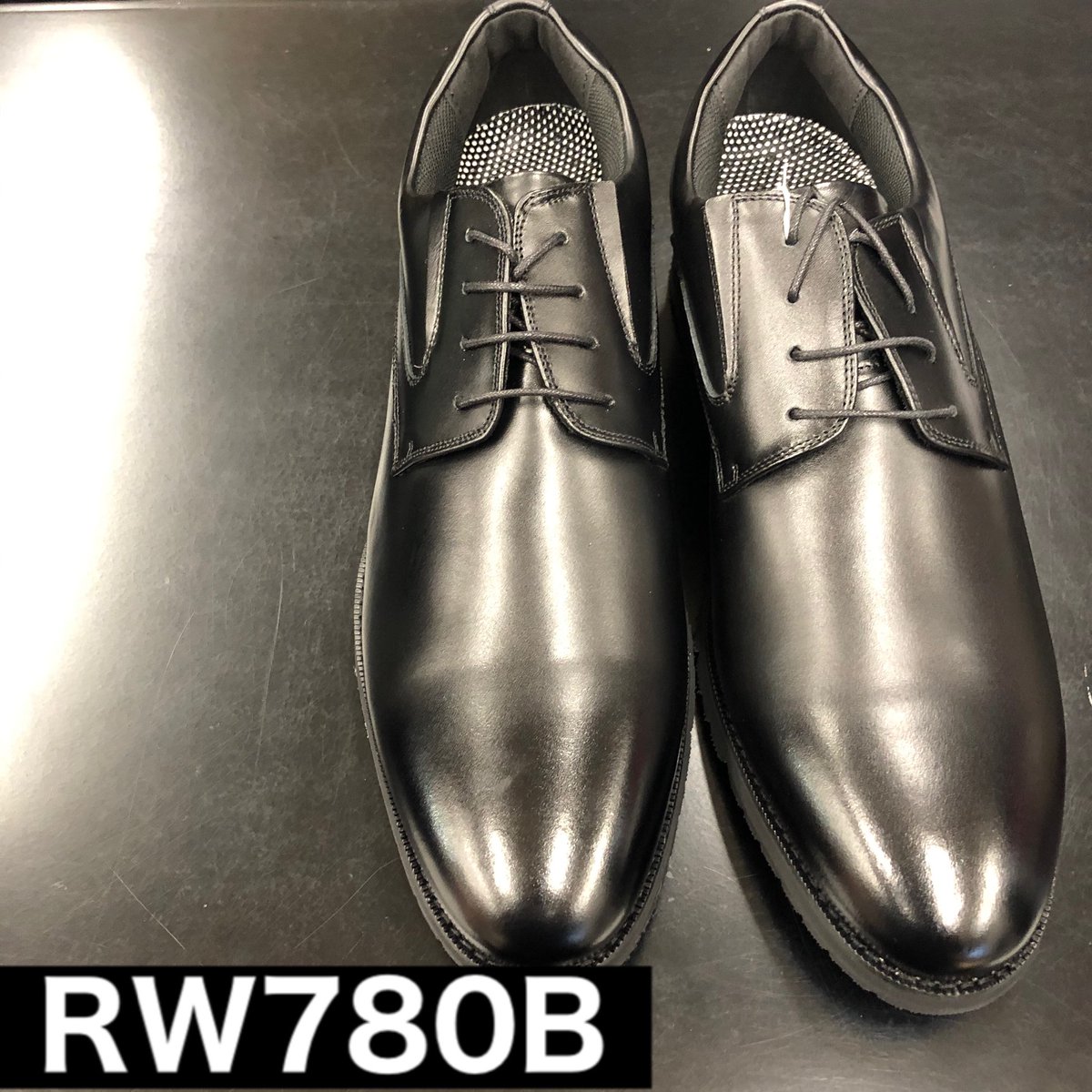 bmo_kasuya's tweet photo. #BMO粕屋店 の呟き人です。。。
今回のご紹介は #ビジネスシューズ です👟
#ビッグエムワン #大きいサイズ #大きなサイズ #福岡 #粕屋 #仲原 #走れるビジネスシューズ #足楽 #革靴 #プレーントゥー #ストレートチップ #プレーントゥーシューズ #シューズ #靴 #スニーカー #ソール #スニーカーソール https://t.co/efTij5lrrg