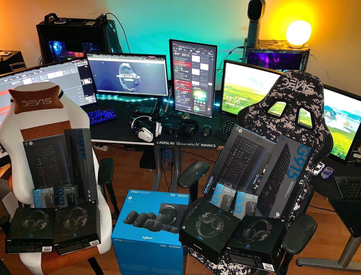 TVDev1's tweet photo. Finalova GIVEAWAY je TU! Julove velke finale bude mat len prve miesto v hodnote cez 800e a limitku mikinu ESL Premium podpisanu vitazom Katowic2019 Astralis!😱Vsetky info o co hras a ako sa zapojis najdes na: https://t.co/8LBXMqlHku drzim palce! https://t.co/fX41xqyuL6