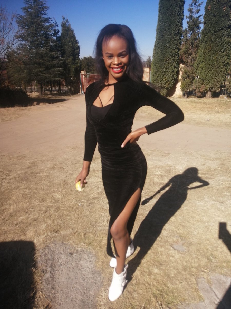 NikitaNaidoo10's tweet photo. Wishing you a Happiest Friday. From #MsAfricaFinalist #2021 #africapageants #AfricanBeautyQueenWithSubstance Director and founder of #AliyahModestyModelsSchool #stayhome https://t.co/P7rkeFBflT
