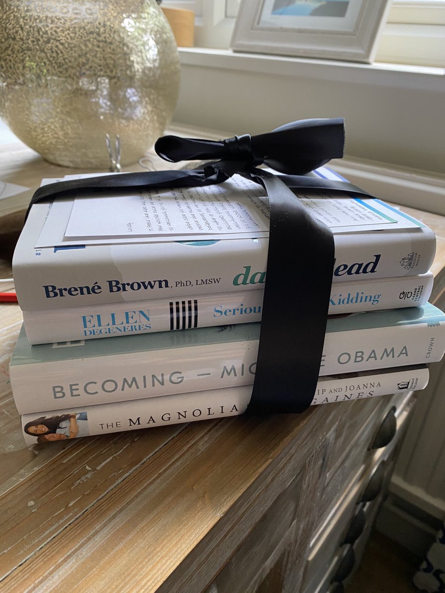 louliving's tweet photo. Love a book stack! Thank you ⁦@Qualtrics⁩ https://t.co/fW4i0jKqBm