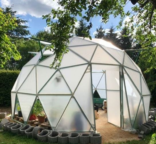 buildwithhubs's tweet photo. This weeks #domedone is this lovely 3v from @yann_ney in Luxembourg, with a nice entrance / door integrated into a hexagon. The excellent windows provide venting and we think it looks really stylish!. Thanks for sharing and hope the growing is good once it's all planted up 🌱🌱🌱 https://t.co/T29RTaLh32
