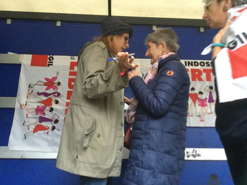 CGILLOMBARDIA's tweet photo. È un momento di grande dolore per noi. Ci ha lasciato Maria Grazia Ghezzi, dirigente, militante, donna della #Cgil. Ha combattuto per anni contro la malattia, con la stessa forza con cui ha lottato, per tutta la sua vita, per i diritti di tutte e tutti. Ciao compagna 🌹 https://t.co/kpdVaJCvuT