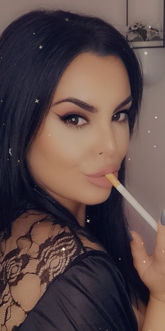 So I did a lil' photoshoot... https://t.co/xd9SuSdDgd<a href="/tag/smokingfetish"class="tags"><span>#smokingfetish</span></a>