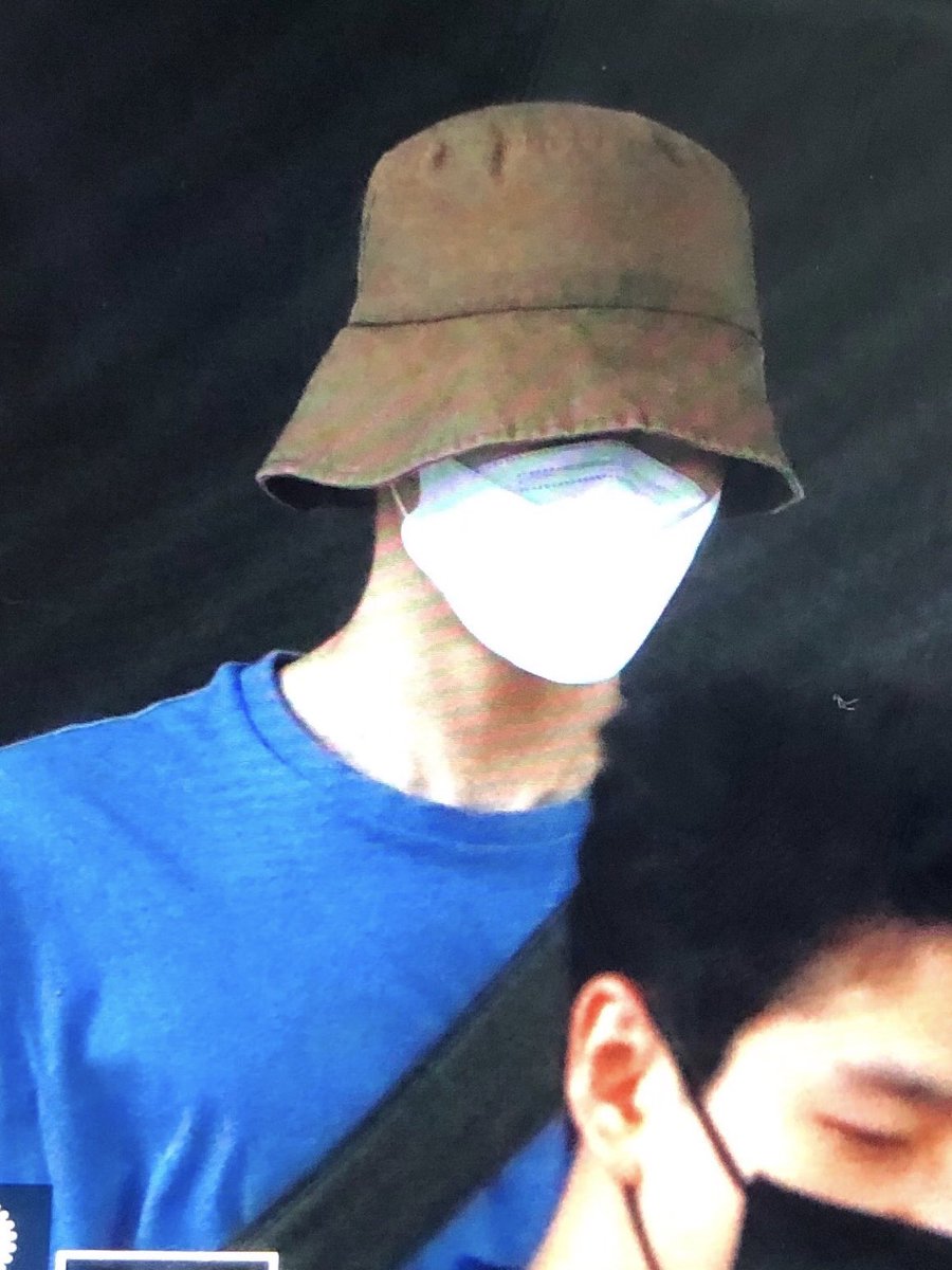 stillyouSY's tweet photo. 200703 뮤뱅 퇴근
#조승연 #승연 #조우즈 #우즈 #파랗게 
#SEUNGYOUN #WOODZ #EQUAL https://t.co/LARRtLltlR