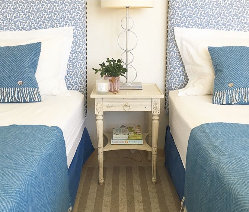opari_design's tweet photo. Add a splash of colour to your bedroom with our gorgeous large Ocean Blue Blanket! 💙 They also make gorgeous blankets for your pampered pooch.  
Discover the full collection - 
https://t.co/2lTZMlfBVy  
#dogs #homedecor #interiordesign #bedroom #blanket #throw #stylish #decor https://t.co/DdV3r8BmHQ