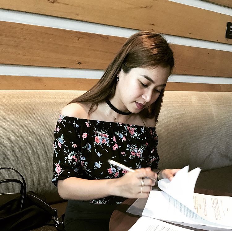 Capripopcorn_30's tweet photo. Balang araw makakapagpapirma din ako sayo ng libro. ily talaga
#SupportQueenJForever https://t.co/co0mmoziYz