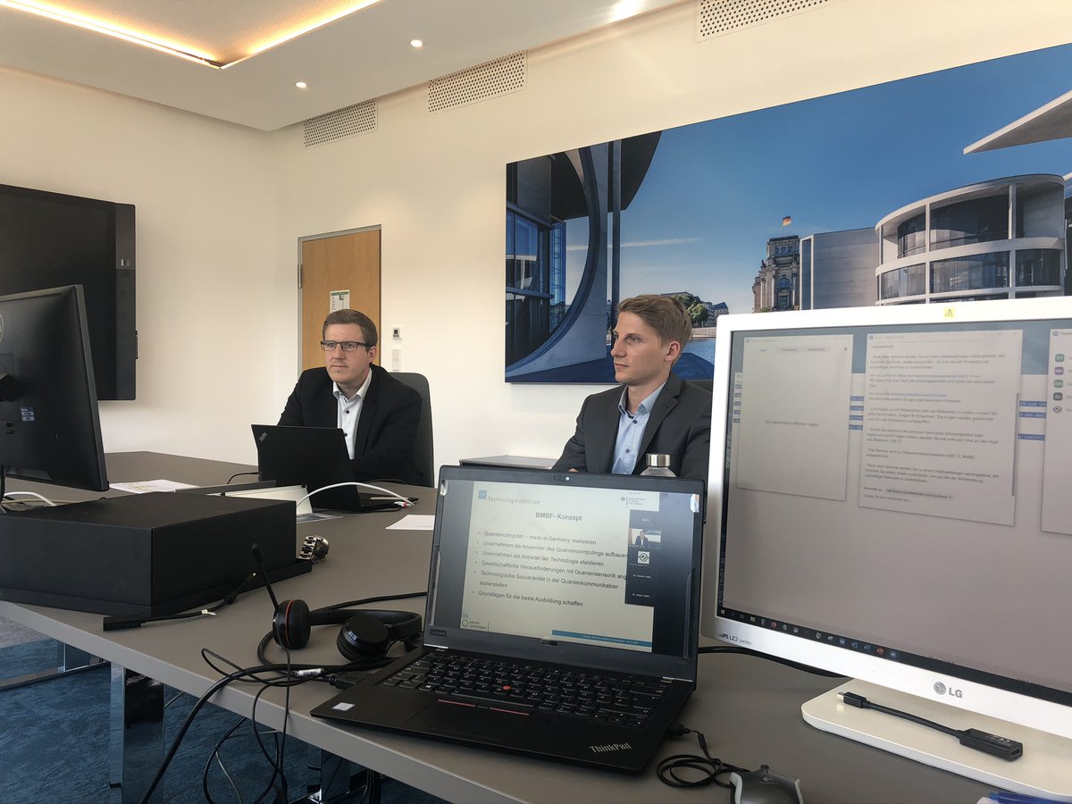 Gestern haben in unserem virtuellen Seminar <a href="/technikzukunft/">VDI Technologiezentrum GmbH</a> mit <a href="/TOPTICA_AG/">TOPTICA Photonics</a>, <a href="/fz_juelich/">Forschungszentrum Jülich | @fzj@social.fz-juelich</a>, <a href="/Swabian_Inst/">Swabian Instruments</a> und ca. 70 Interessierten über #EnablingTechnologies in den #quantentechnologien gesprochen. Wir hatten viel Spaß und wollen es wieder tun. 🥳So stay tuned!