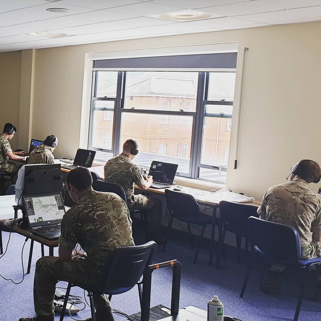 4BnREME's tweet photo. 10 Armoured Company have been utilising the awesome UBVT (Unit Based Virtual Trainer) to deliver socially distant training. The soldiers have been receiving lessons on tactical manoeuvre of vehicles and how to set up an ECCP before demonstrating their new found skills 🇷🇴🍁🇷🇴 https://t.co/EJaXJD9eGQ