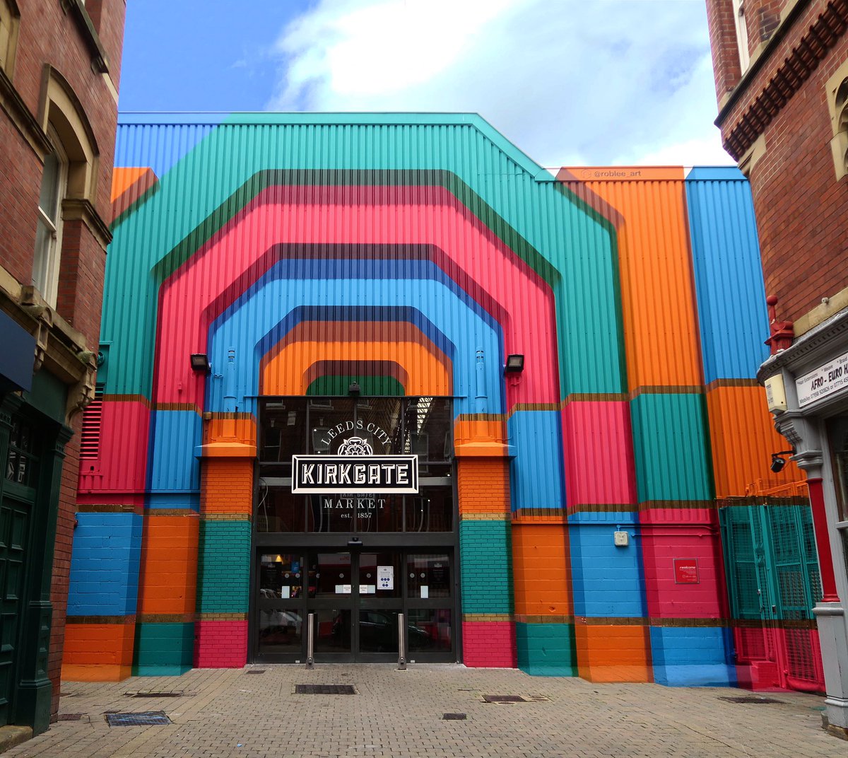 roblee_art's tweet image. Completed work for @LeedsMarkets. #Welcome, commissioned by @Leeds_City_Ctr to transform the New York Street entrance of the market. #trompeloeil piece of a huge multicoloured #modernist archway entrance inspired by the colours within and the existing/surrounding architecture. 🙏🏼