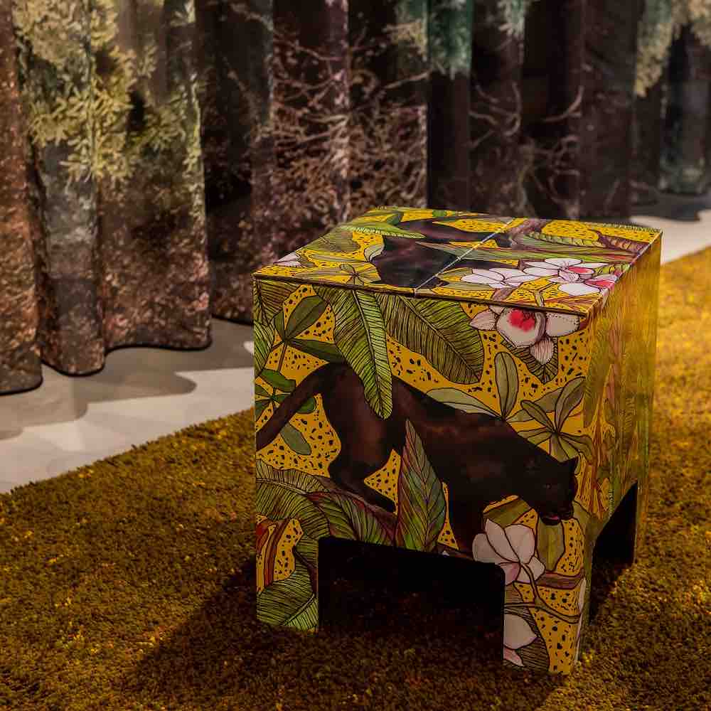 GroenVandaag's tweet image. Dutch Design Brand introduceert 3 exotisch getinte kartonnen #krukjes.
De krukjes, gemaakt van FSC gecertificeerd karton, worden in Nederland ontworpen en geproduceerd en kunnen wel  200 kilo dragen. @DDesignBrand @FSCNL #wonen #interieur #trendy #nieuw

bit.ly/2VHwfHY