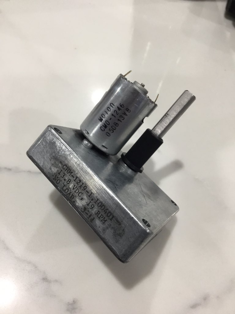 #AskTwitter Has anyone come across a supplier of these electric motor/gearbox units. Out of a <a href="/JohnDeere/">John Deere USA</a> SP Sprayer motor valve. Asking for a freind 🤦‍♂️🤔 @advanced_agtech