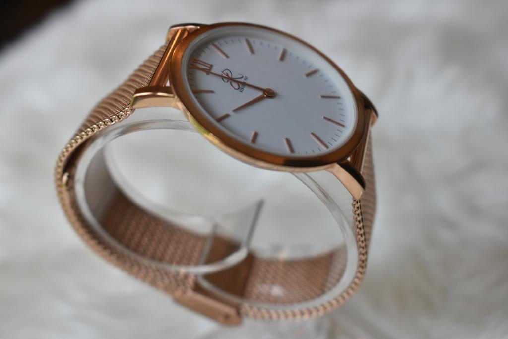 RebeccafayA's tweet photo. Looking for a special gift for that special one or for yourself? Search no more ππ
Our SABRINA ROSE GOLD, so gorgeous β€οΈ
#rebeccafay #fashion #wristwatches #keepgoing #classy #davido #fashionlover #HappyWeekend #Lookfly #StrongerTogether #london #fridaymorning #StaySafe https://t.co/H3s0vT2Q53