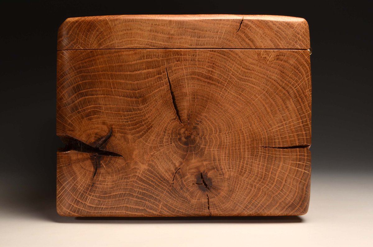 Distinctboxes's tweet photo. An unusual jewellery chest made from a structural Oak beam. The chest is gently sculpted and rounded which gives a very smooth and tactile finish. Lined with Forest green suede. No.0214. More details: https://t.co/llQdmE2juW … https://t.co/htlAlB3aG4
