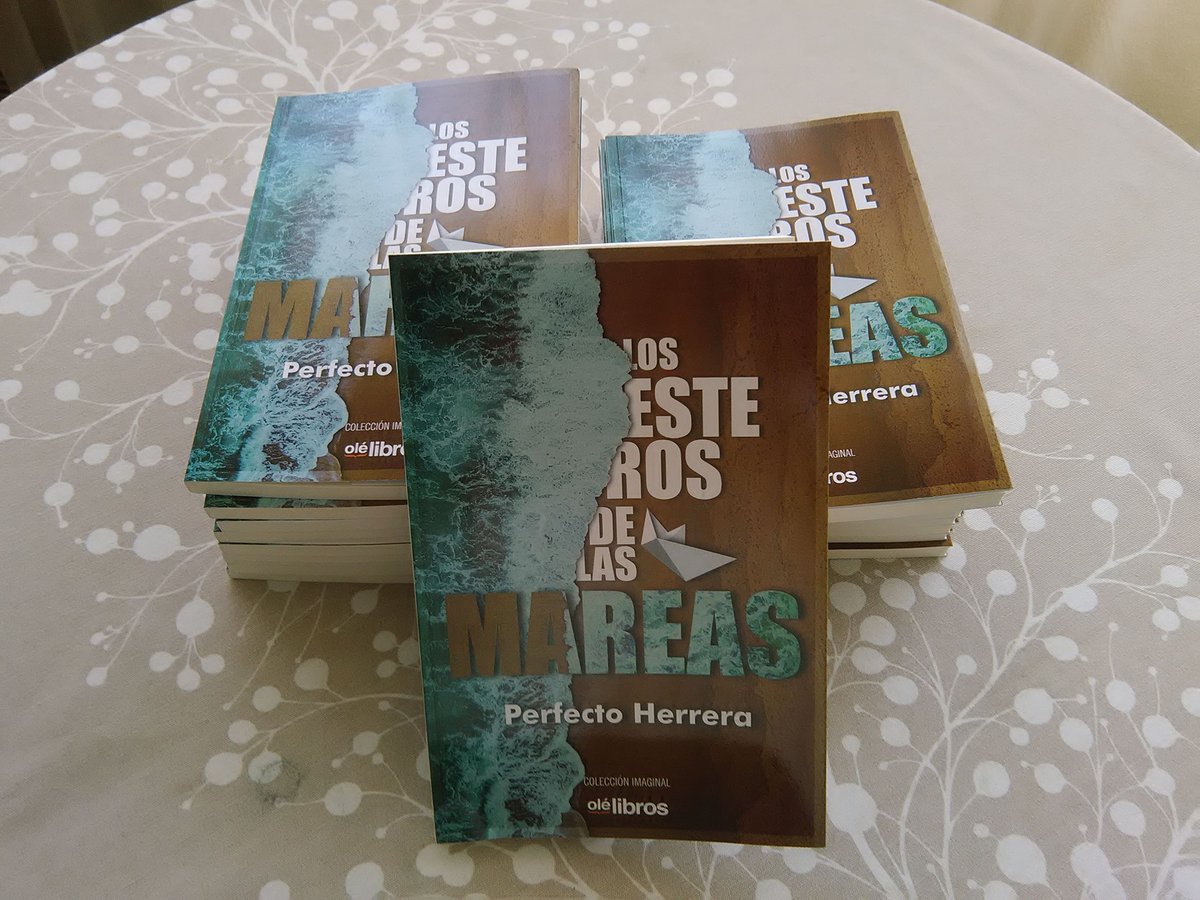 Recibidos los primeros ejemplares de Los esteros de las mareas.
Como comprendereis, estoy feliz.

facebook.com/photo.php?fbid…