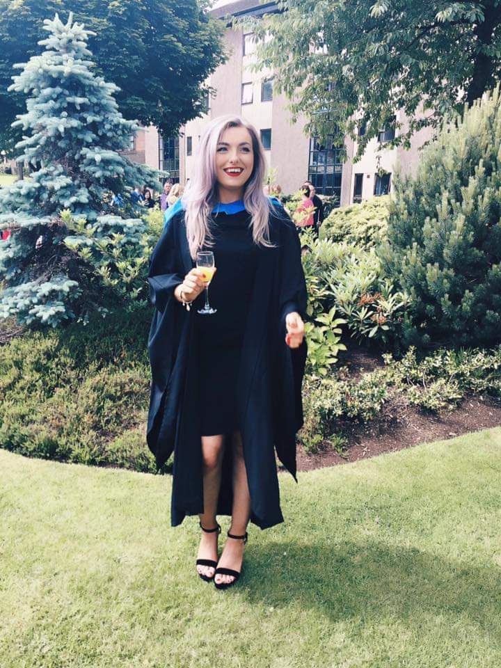 MissSzula's tweet photo. I grew up in a household where both parents battled different addictions, I was homeless whilst sitting my 4th year exams then I lost both my parents during my time at uni. I eventually graduated as a teacher in 2015 🎓 This is one of my favourite memories ❤️ #NoWrongPath https://t.co/VQiTQIE2Sz