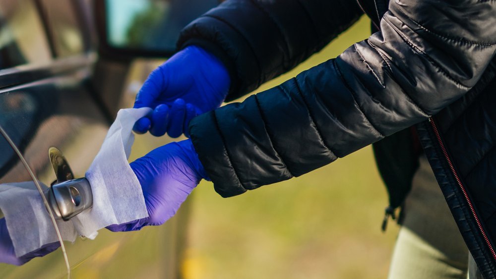 Reassure your customers their vehicle has been safely prepared ready for collection, with our range of 'Vehicle Sanitised' mirror hangers. Choose from a range of designs or get in touch for a bespoke one for your business. garagegraphics.uk/product/vehicl… #garagemarketing #mot