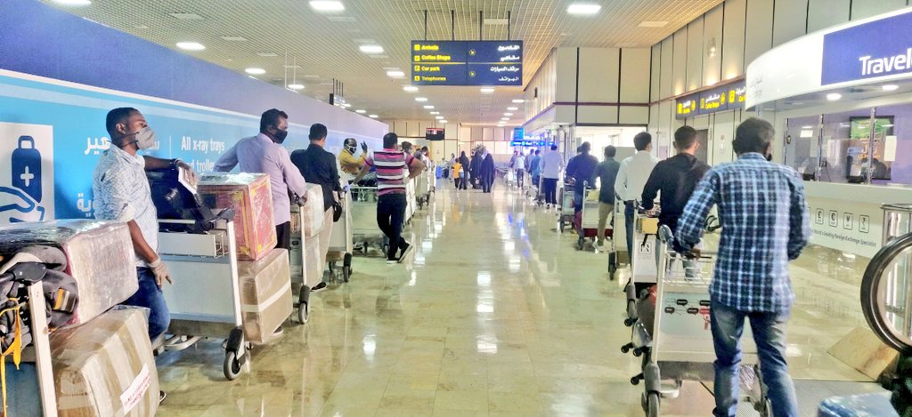 IndiaInBahrain's tweet photo. Passengers collect Boarding passes at Bahrain International Airport for Air India Express Flight IX 1178 from Bahrain to Delhi. #VandeBharatMission  @MEAIndia @airindiain @MoCA_GoI @IndianDiplomacy @PMOIndia @MoHFW_INDIA https://t.co/DUk5B8Aw5N