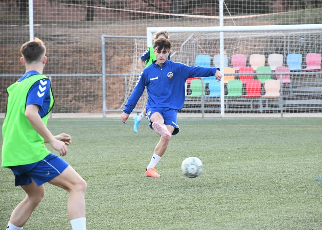 FutBaseCES's tweet photo. 📣 Vine a jugar al Juvenil Masculí del @FutBaseCES

⚽ Participa a les proves d'accés el pròxim dijous 9 de Juliol a les 19h

📝 Informació i formulari a: https://t.co/7IBqWef3aZ

Viu l'#AdrenalinaArlequinada https://t.co/zGQVef5jET