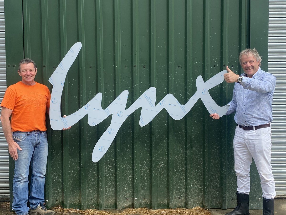 These are exciting times for Lynx! Here we are adhering to social distancing guidelines (yes the sign is  over 2 metres wide!) whilst getting the new sign up in our refreshed logo. lynxmotors.uk