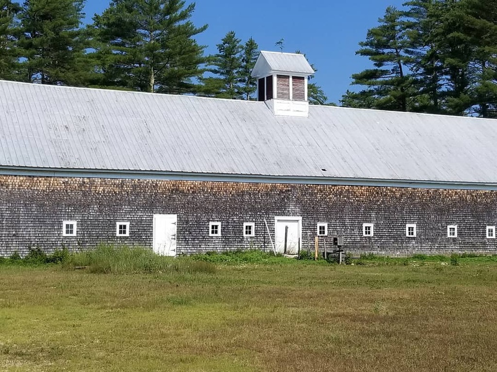 Anyone need a huge #barn with #mountainviews? 144ft with #horsestalls and #acreage. #nhbarns #equine #agriculture #farmland #nhfarms #nhland #nhrealtor #kw #nhrealestate #barnswallow #realtorlife instagr.am/p/CCLRsLSFnJy/