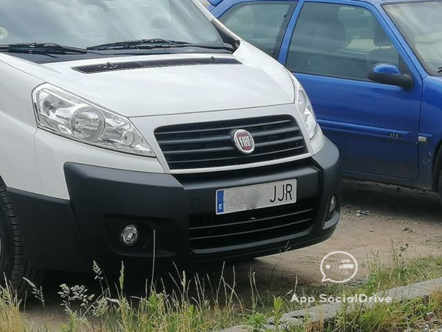SocialDrive_es's tweet photo. Las 9 furgonetas camufladas #DGT 🤫

⚪️ 4 Renault Máster blancas
Pontevedra
Ourense
León
Alicante

⚪️ 1 Fiat Jumpy blanca
Vigo

⚪️ 1 Mercedes Sprinter blanca
Sevilla

🔵 1 Ford Transit Custom azul 
A Coruña

⚫️ 2 Ford Transit Custom negras
Oviedo
Cantabria https://t.co/UkjJiIkktG