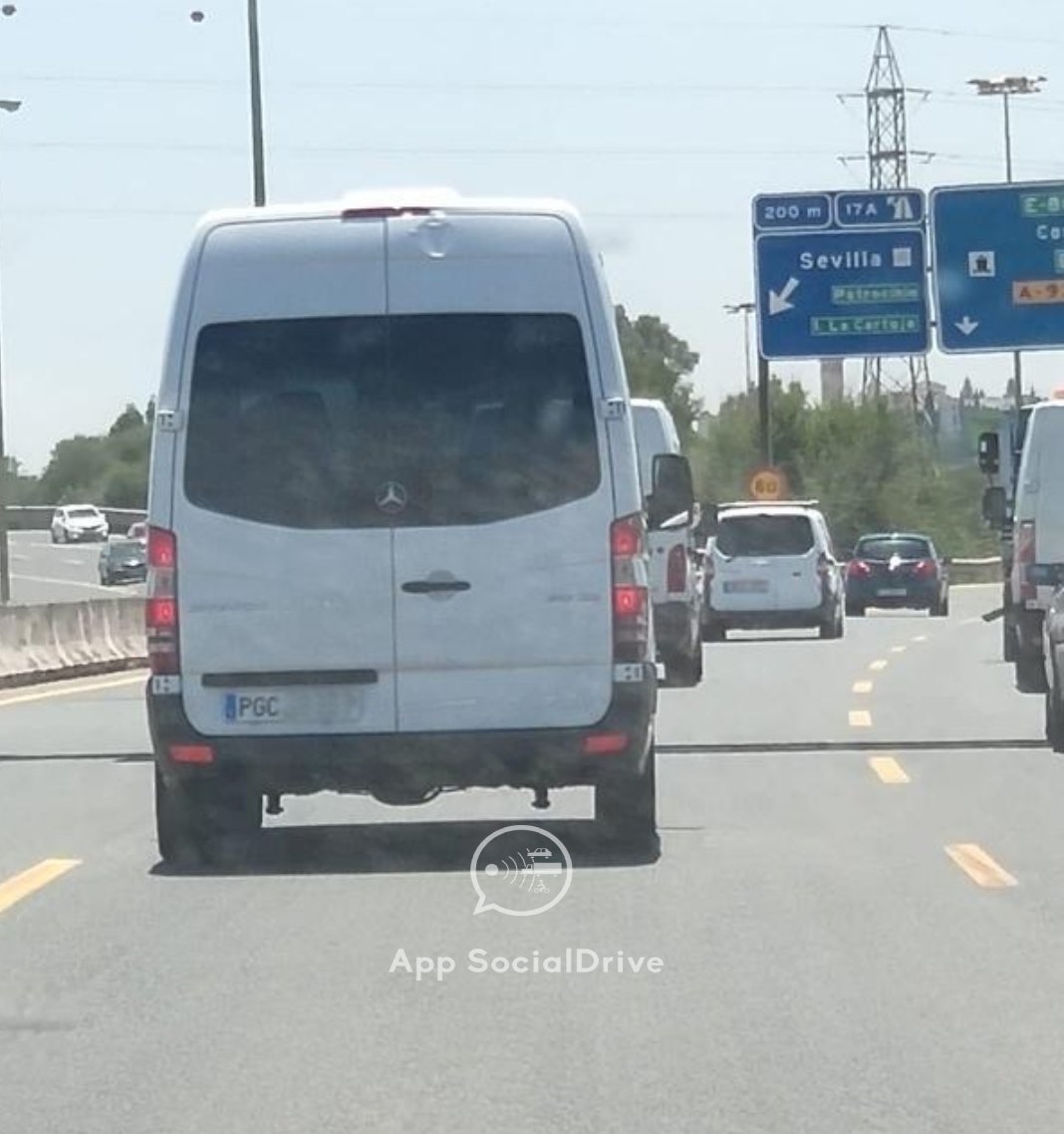 SocialDrive_es's tweet photo. Las 9 furgonetas camufladas #DGT 🤫

⚪️ 4 Renault Máster blancas
Pontevedra
Ourense
León
Alicante

⚪️ 1 Fiat Jumpy blanca
Vigo

⚪️ 1 Mercedes Sprinter blanca
Sevilla

🔵 1 Ford Transit Custom azul 
A Coruña

⚫️ 2 Ford Transit Custom negras
Oviedo
Cantabria https://t.co/UkjJiIkktG